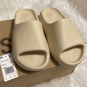 NiB Yeezy bone slides. 2022 never worn. Size 4 for me.  Fits 5.5-6 on women.